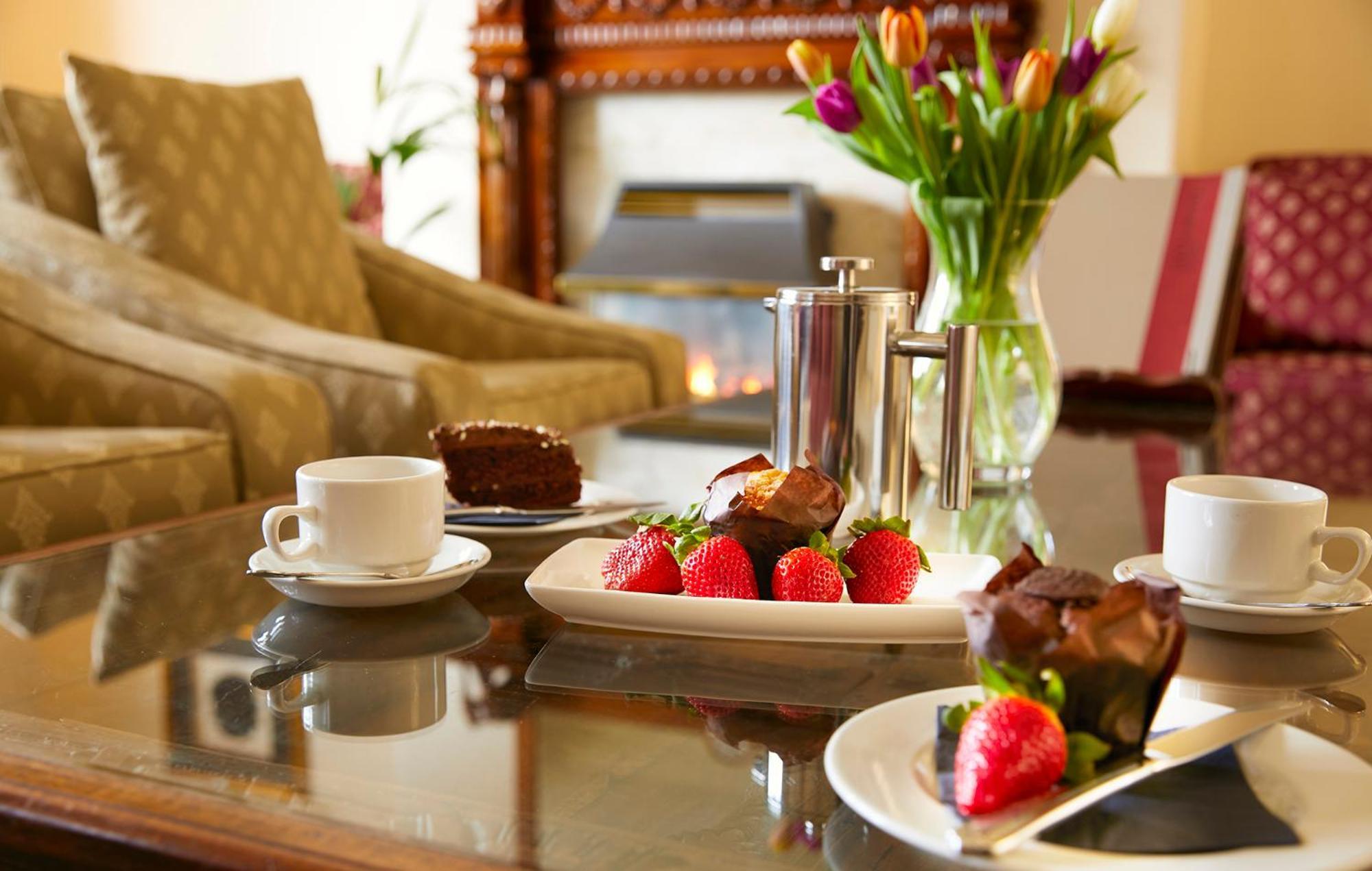 Mansion House Hotel Скарбъро Екстериор снимка
