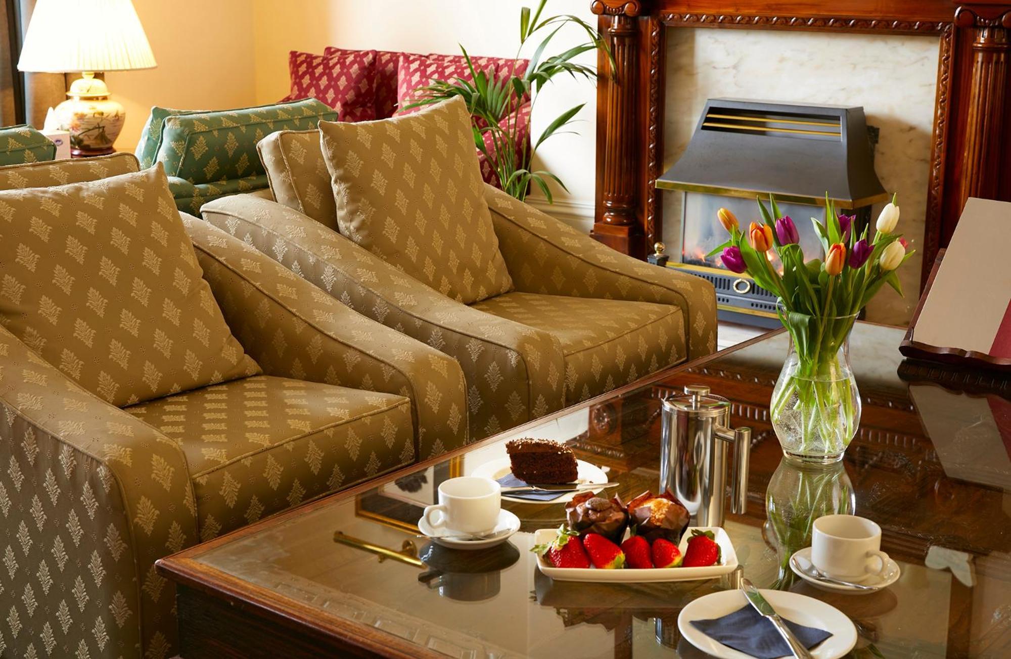 Mansion House Hotel Скарбъро Екстериор снимка