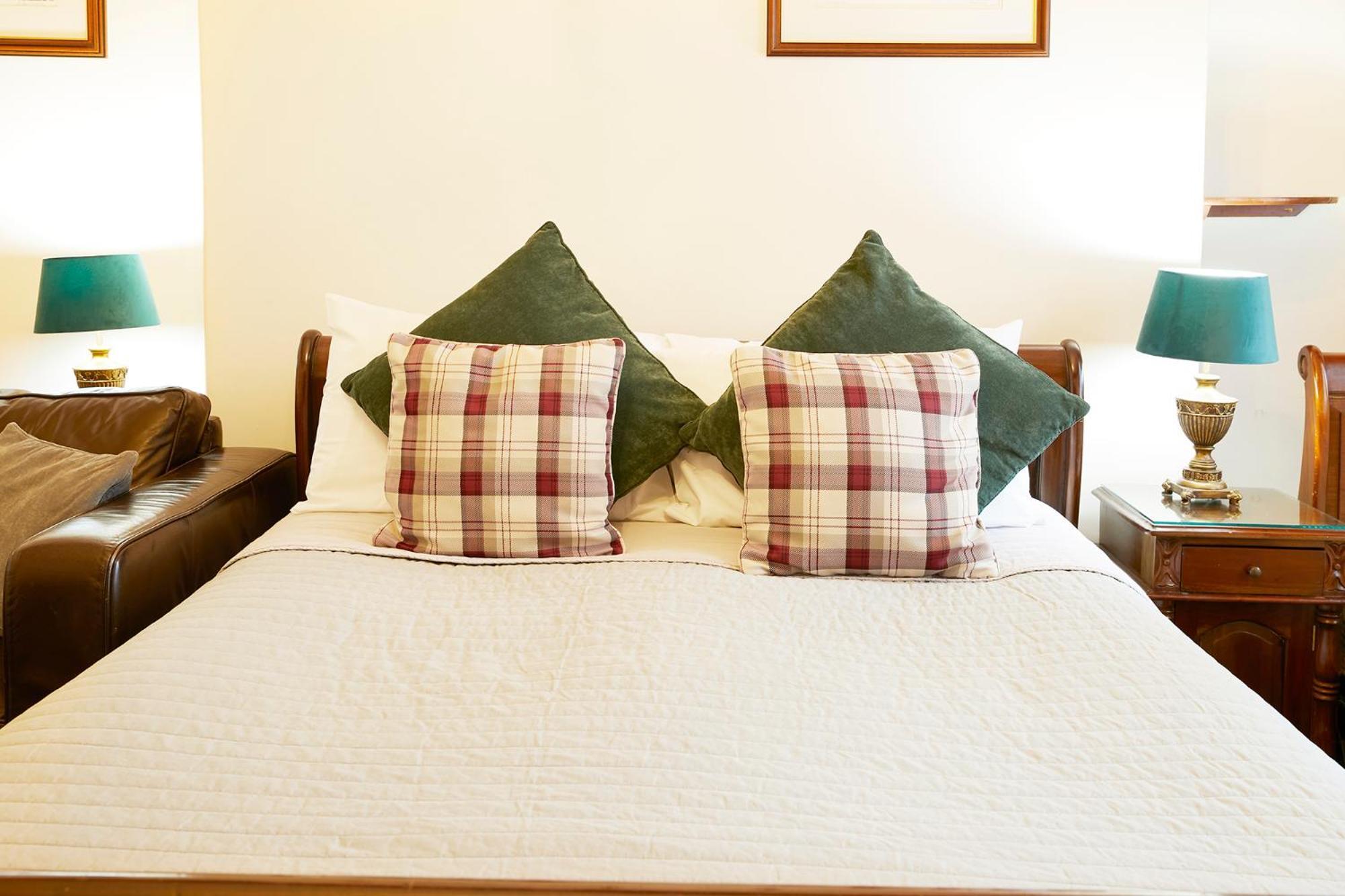 Mansion House Hotel Скарбъро Екстериор снимка