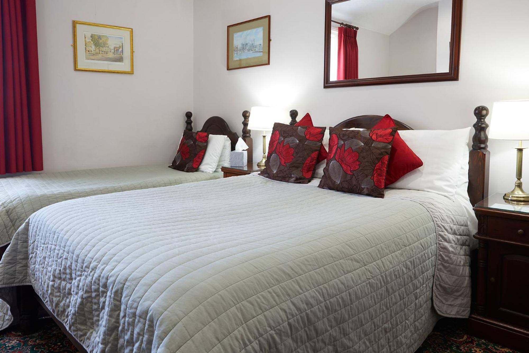 Mansion House Hotel Скарбъро Екстериор снимка
