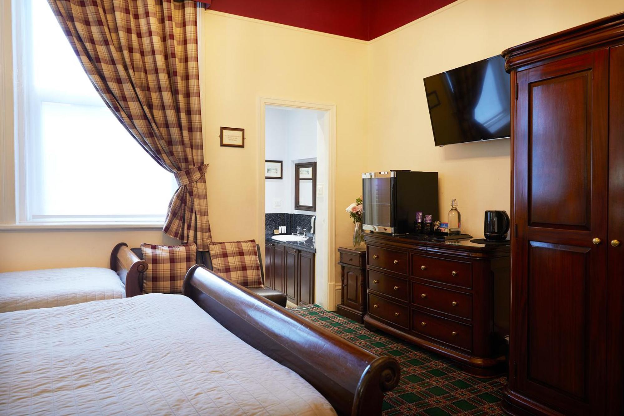 Mansion House Hotel Скарбъро Екстериор снимка