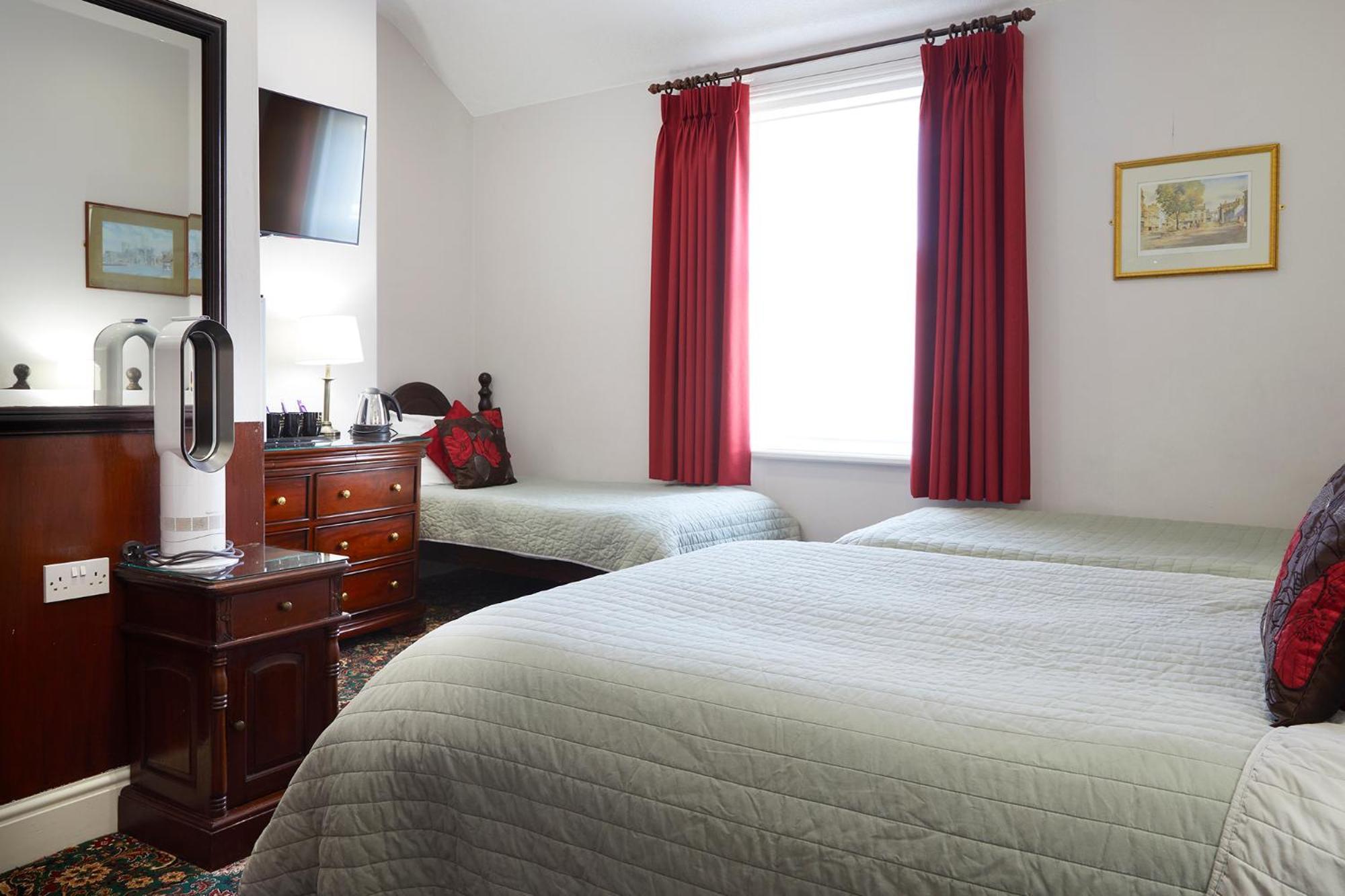 Mansion House Hotel Скарбъро Екстериор снимка