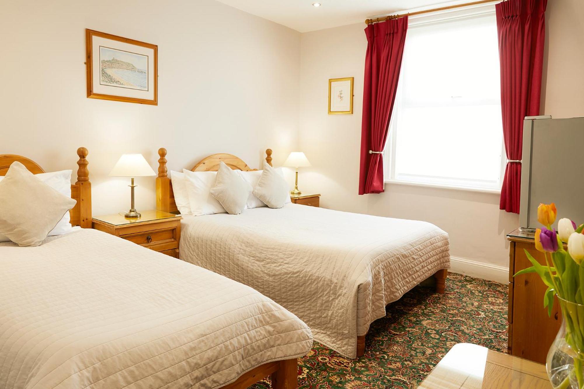 Mansion House Hotel Скарбъро Екстериор снимка