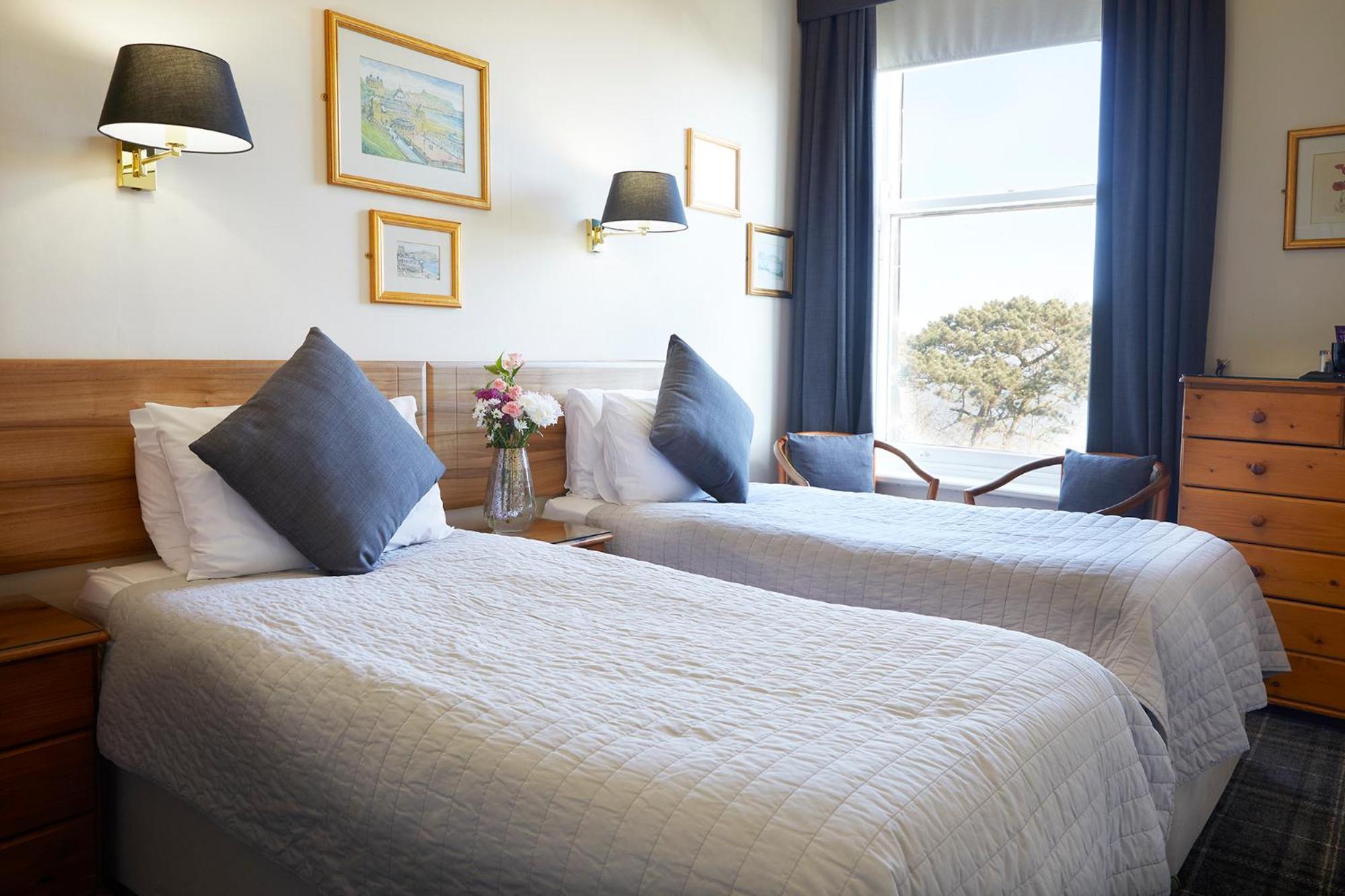 Mansion House Hotel Скарбъро Екстериор снимка