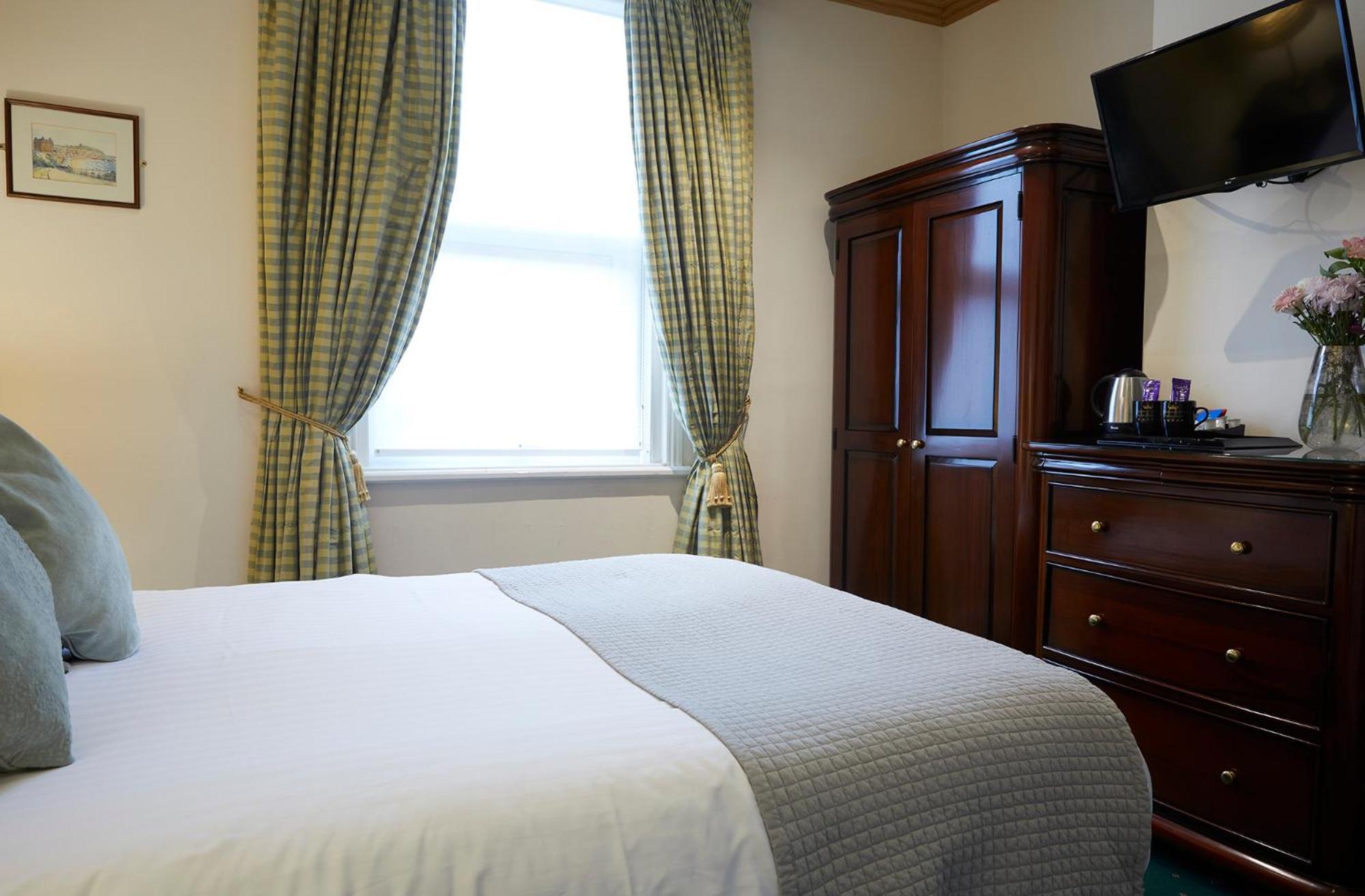 Mansion House Hotel Скарбъро Екстериор снимка